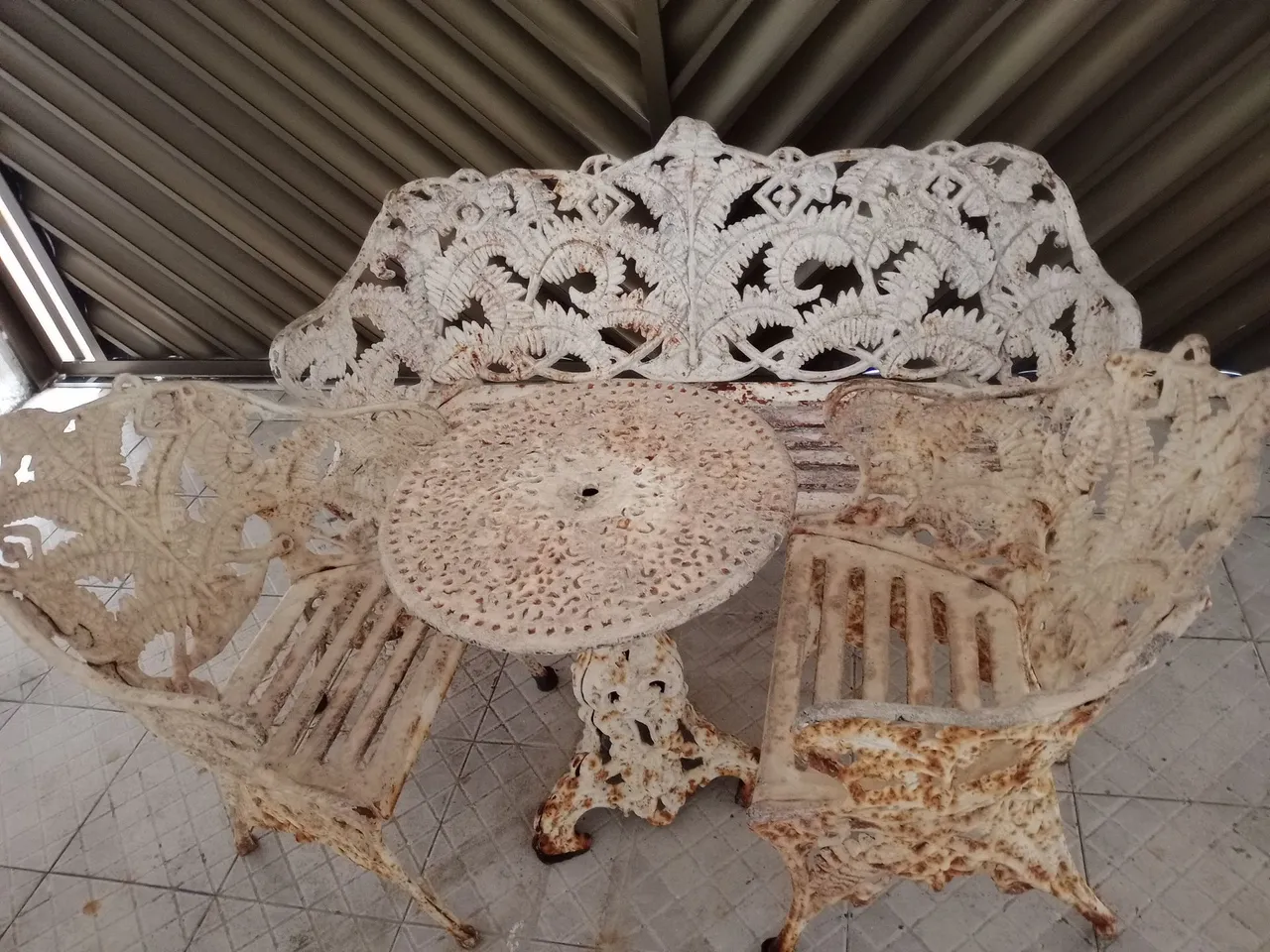 Conjunto de Mesa e Cadeiras de Ferro para Jardim