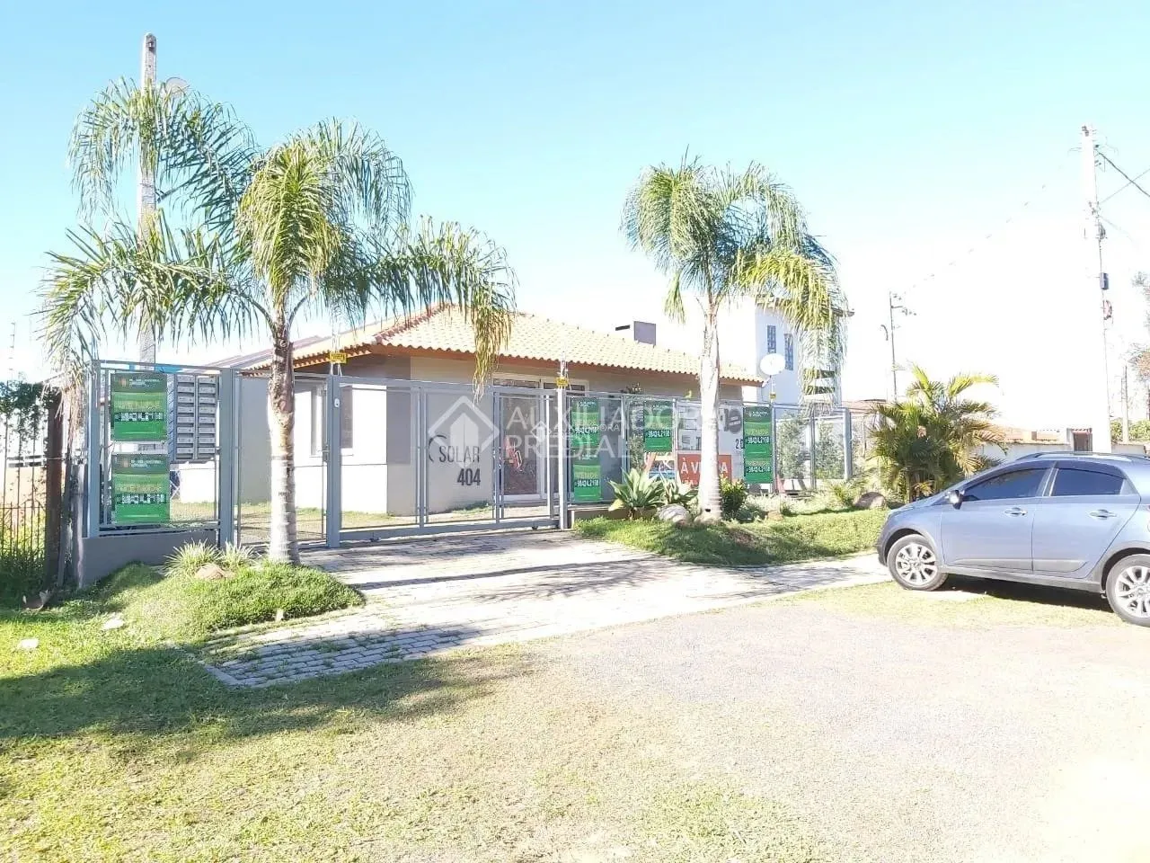 Casa estilo sobrado com 2 dormitórios no bairro Ponta Grossa
