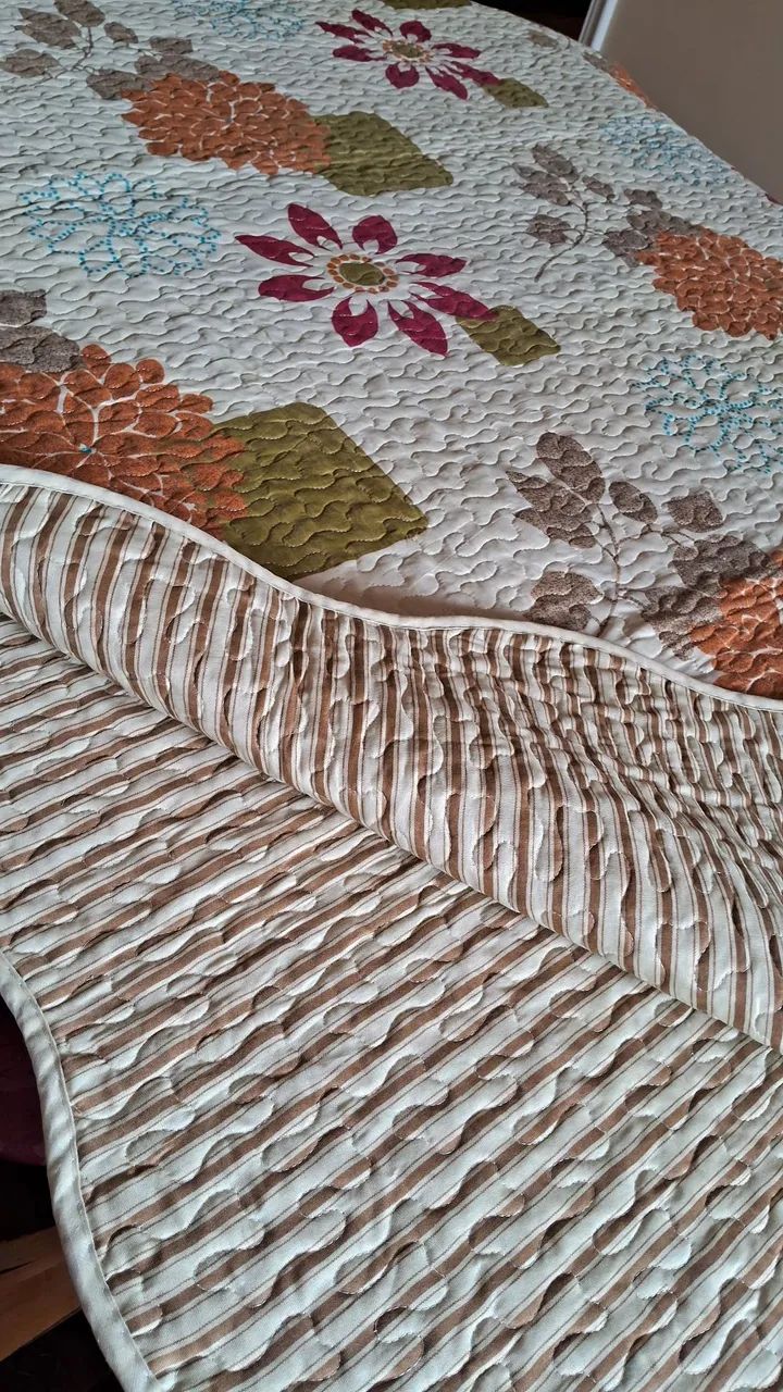 Colcha em matelasse dupla face- cama de casal