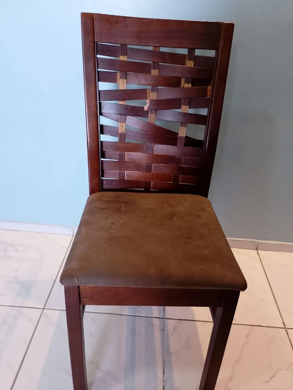 Selling dining table with 4 chairs64994315991554125