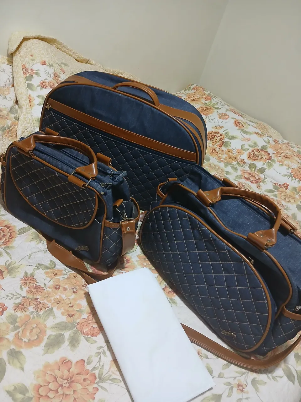 Kit de bolsas maternidade jeans com detalhes em couro