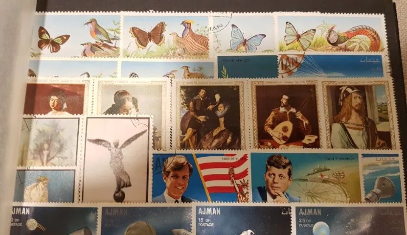 Album de selos com centenas de selos raros - Foto 5