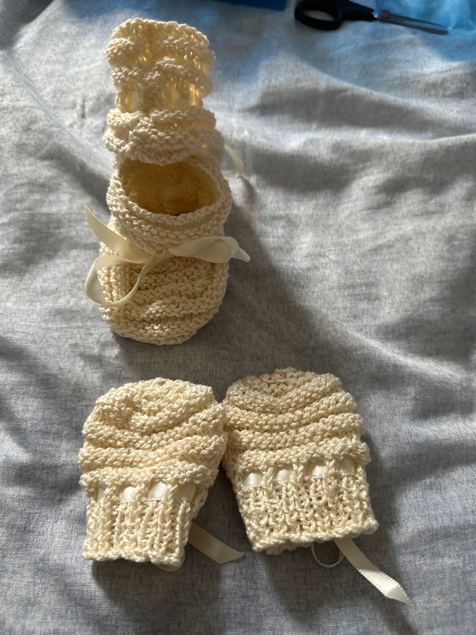 Sapatinho e luvinha bebê 0 a 6 meses cru - Foto 4
