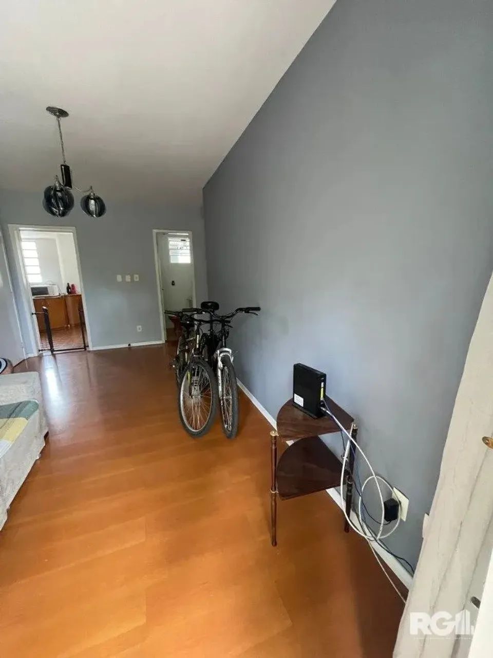 Apartamento de 2 dormitórios sendo um com sacada, sala com sacada, lavabo e banheiro socia - Foto 4