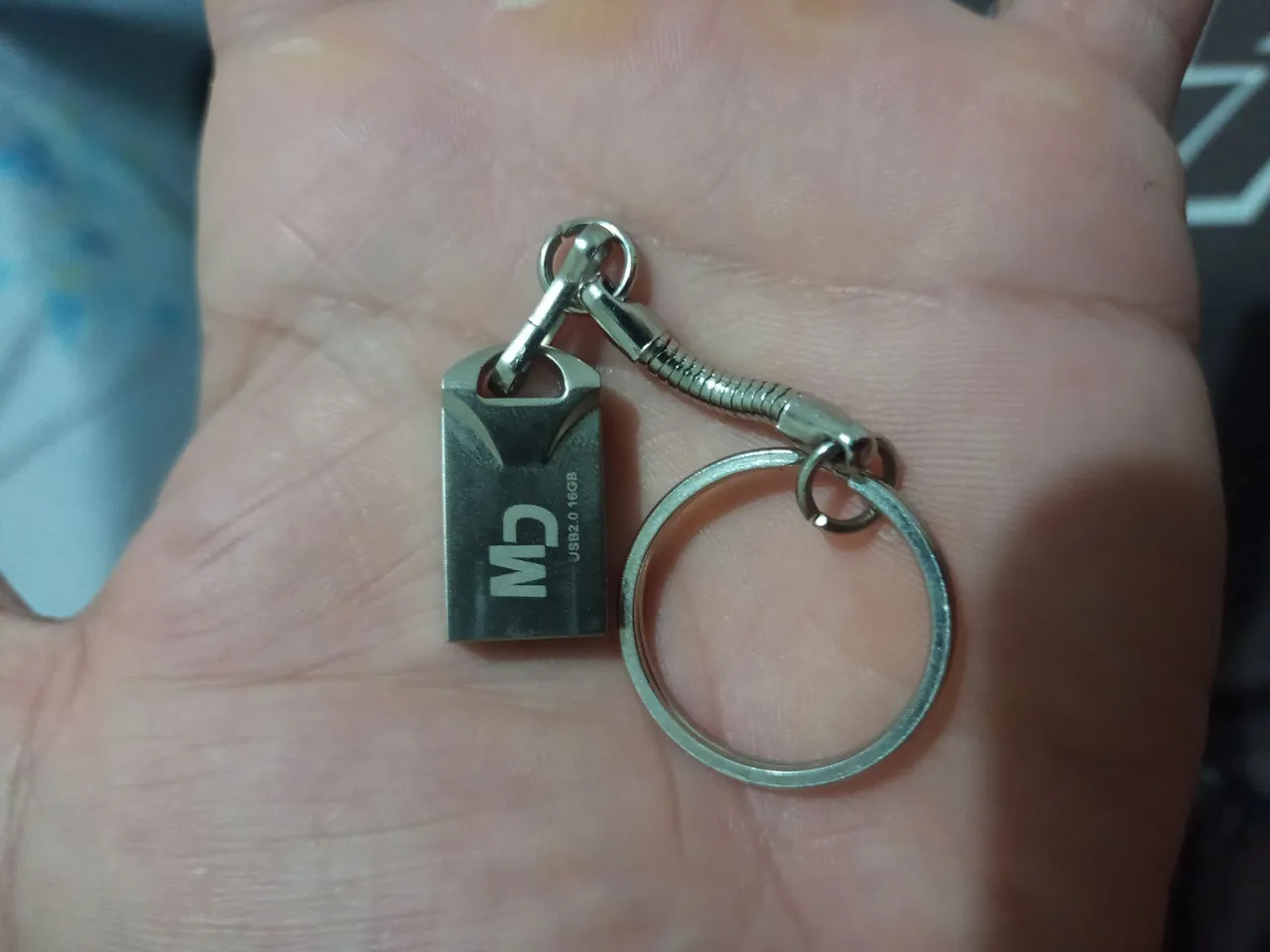 Pen drive 16gb com chaveiro