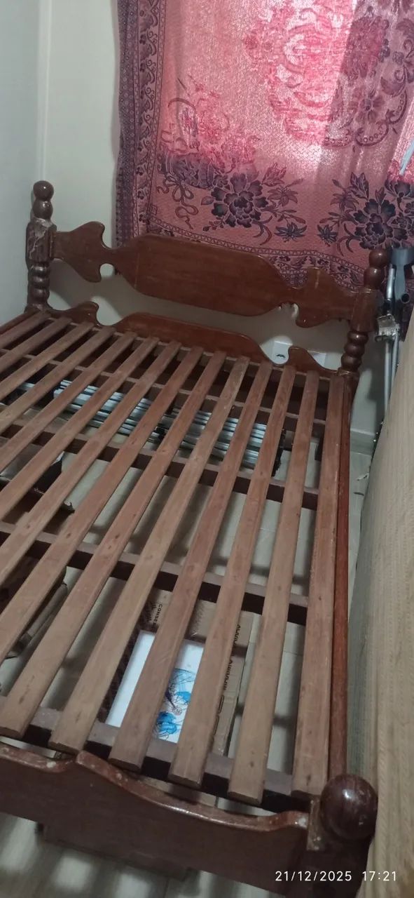 Cama de Casal de Madeira Maciça - Foto 2
