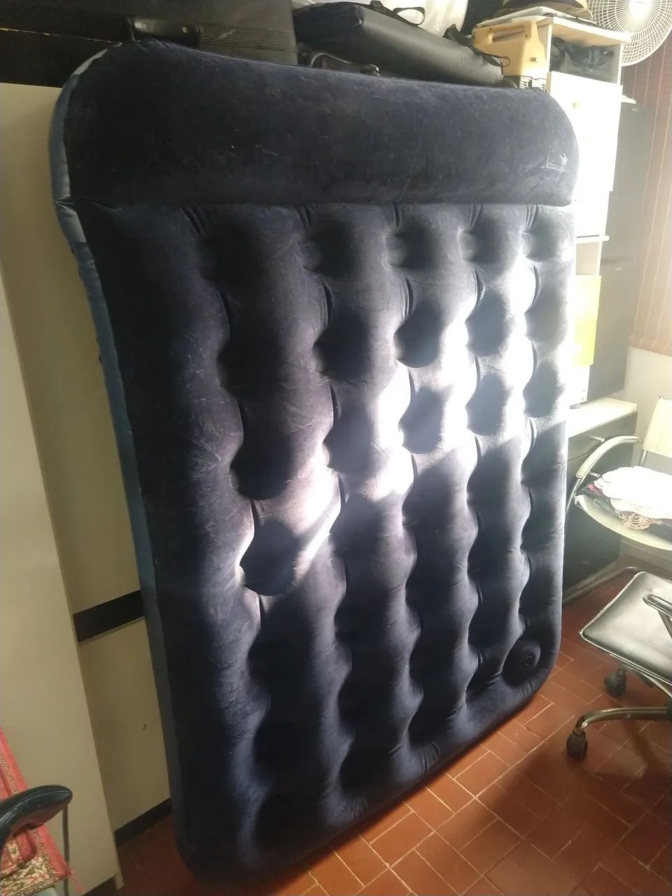 Vendo um colchão inflável de casal novo com bomba de encher por 150 reais - Foto 4