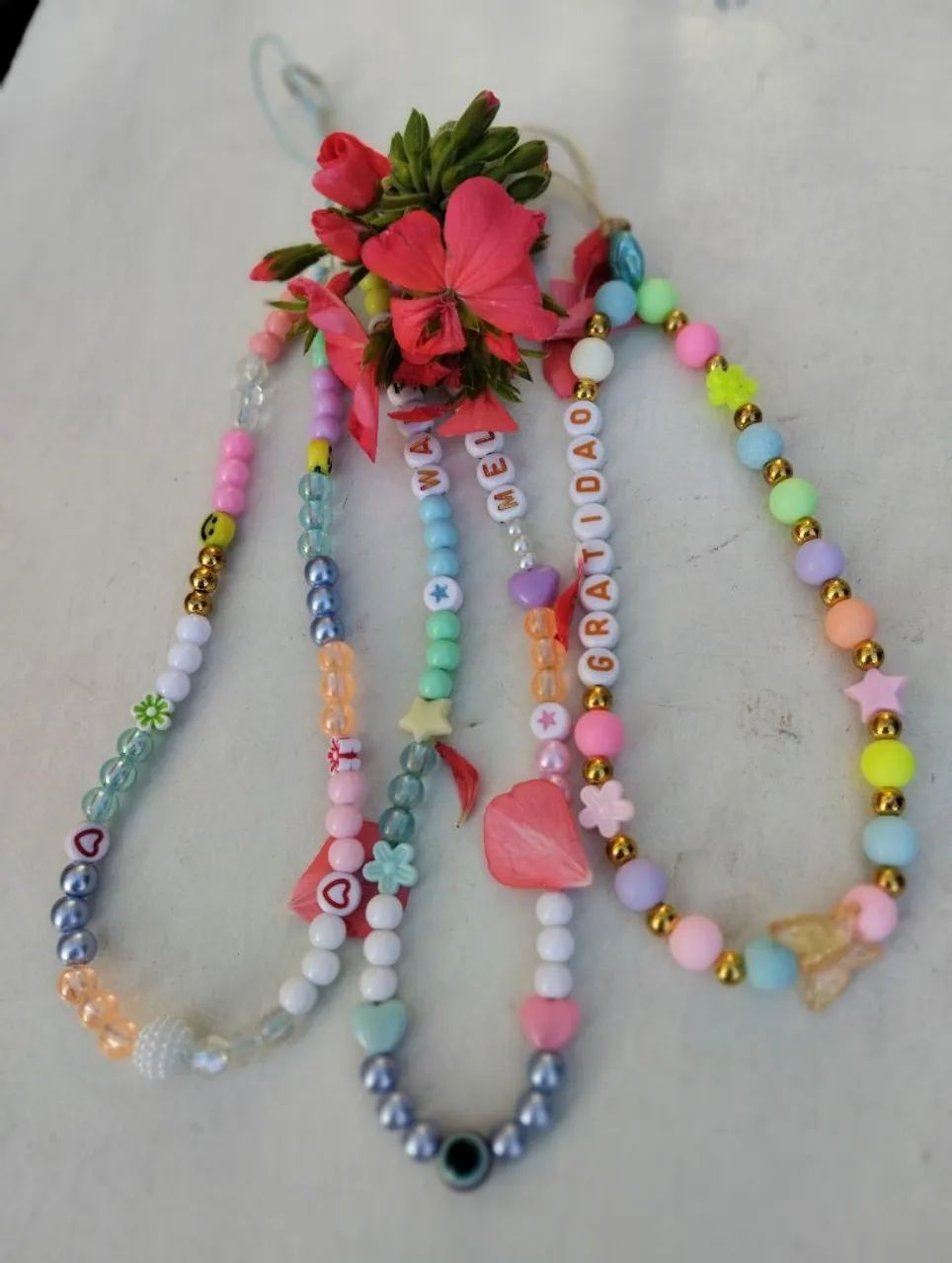 Chaveiros de Miçangas Coloridos com Flores