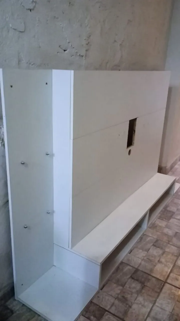 Painel para TV com prateleiras e nichos