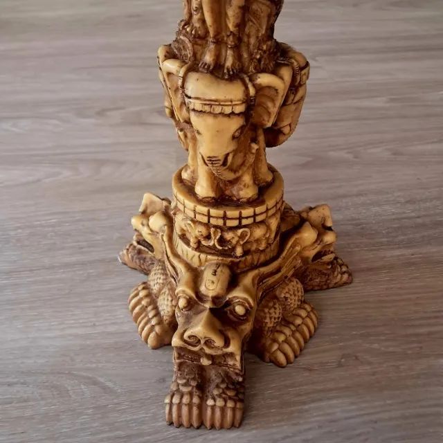 Mesa Oriental com Esculturas e Tampo de Vidro - Década de 60 - Raridade! - Foto 3