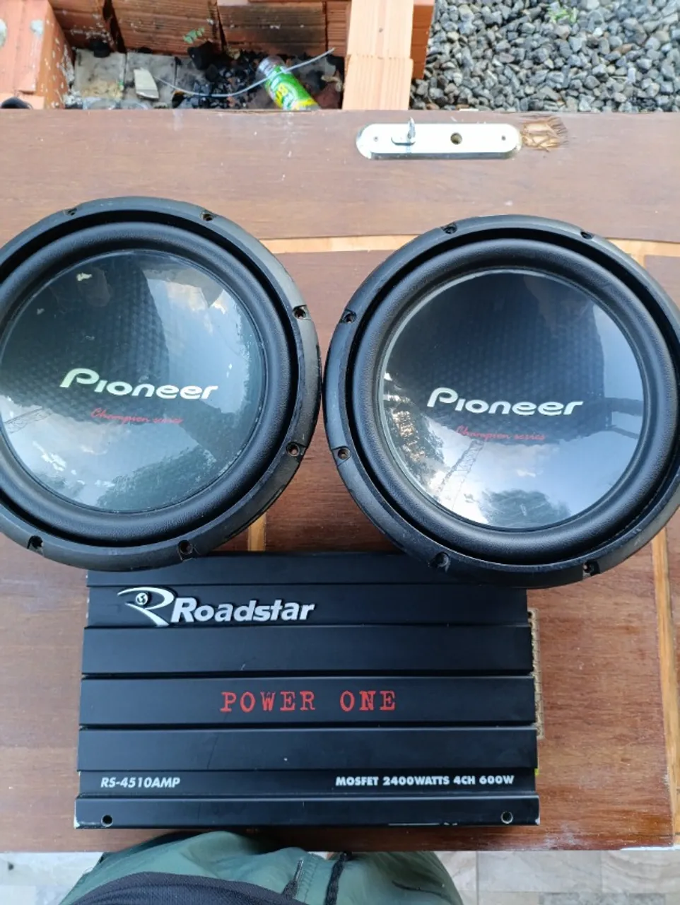 Som automotivo, com 2 Sub de 12 (TS-W310S4) + Power One (RS-4510AMP)
