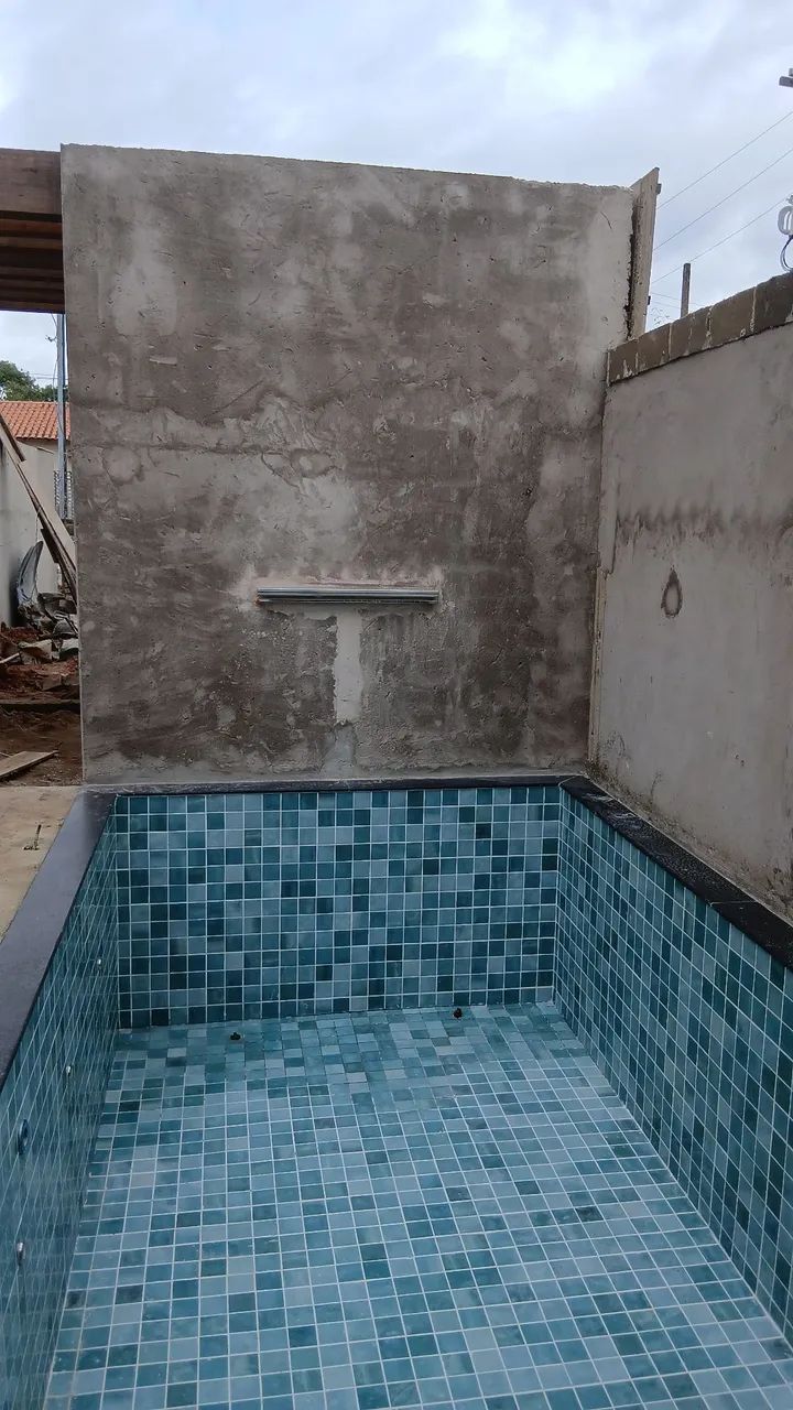    PEDREIRO PROFISSIONAL - *