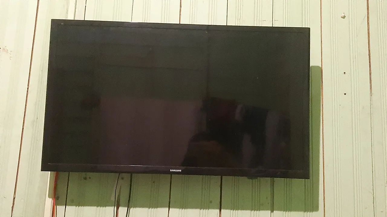 TV Samsung 32 Smart + Suporte