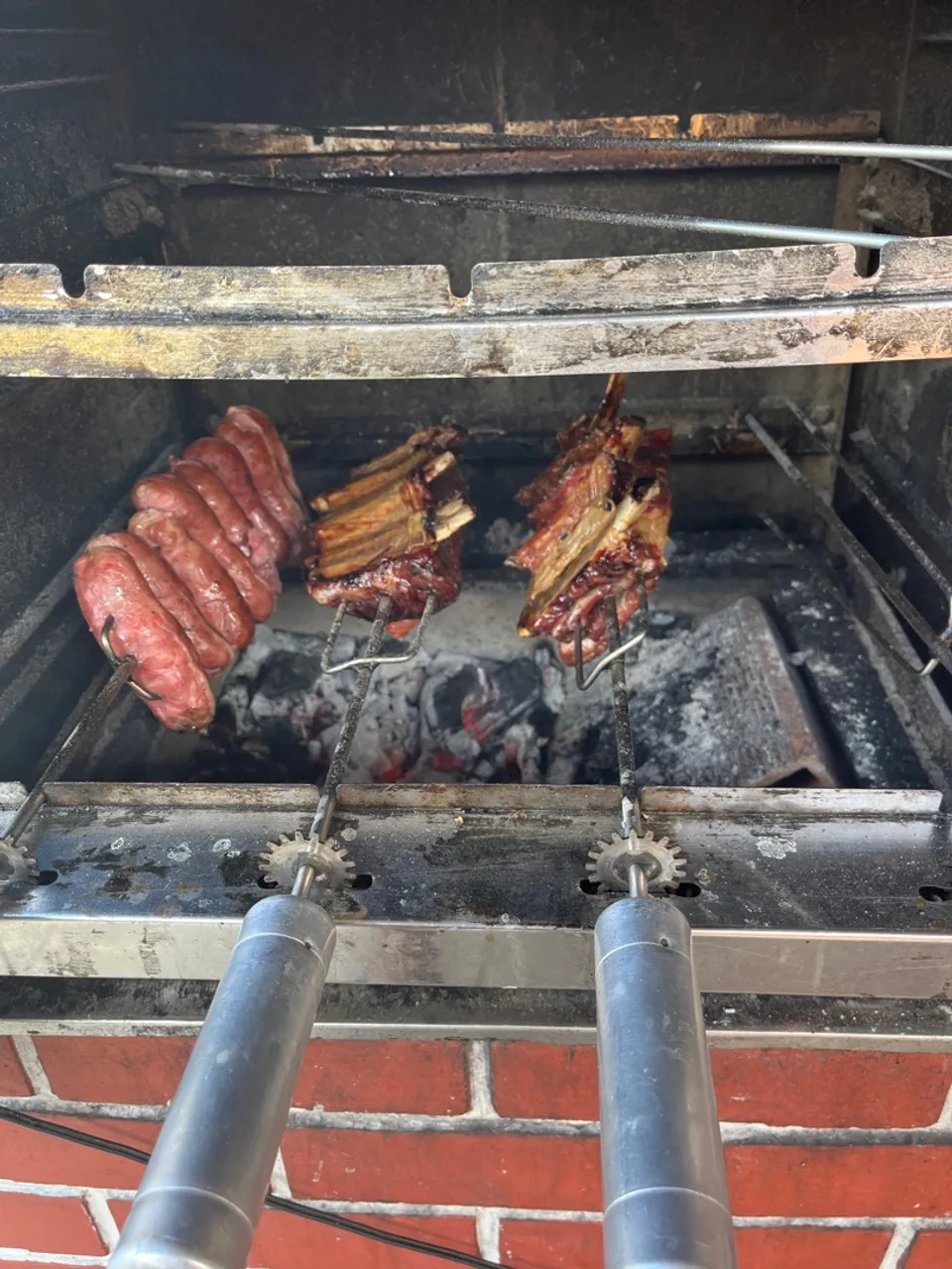 Churrasqueira pré moldada com gira grill