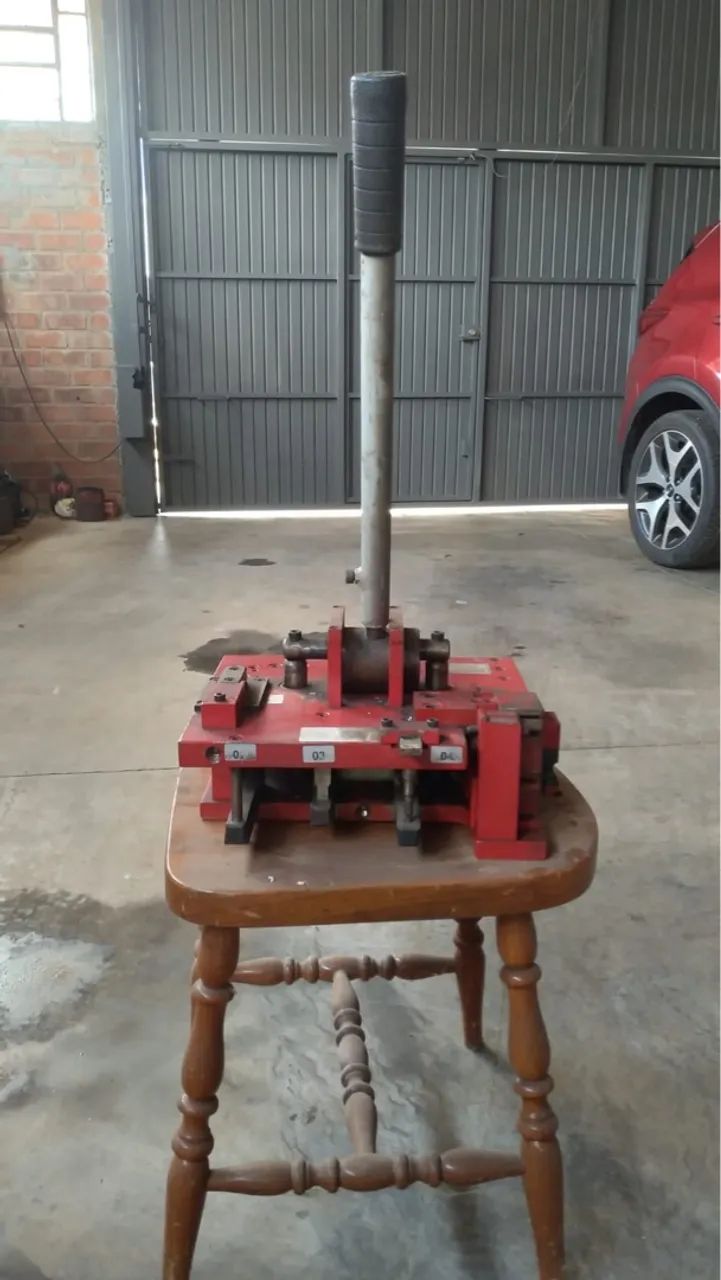 Máquina Industrial para Dobrar Metal - Estampo pra esquadrias de alumínio - Foto 6