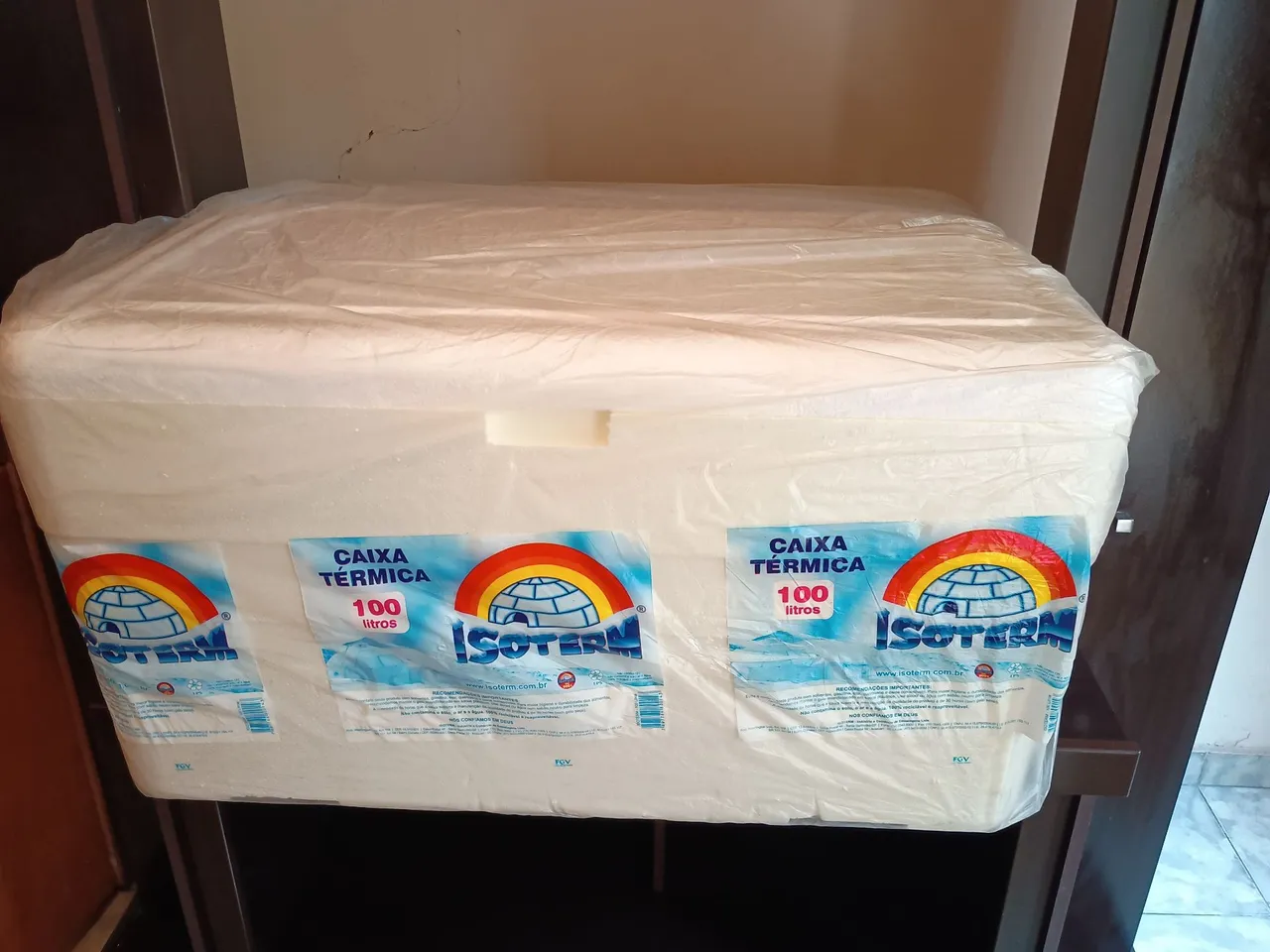 Caixa Térmica Isotherm 100 Litros com dreno