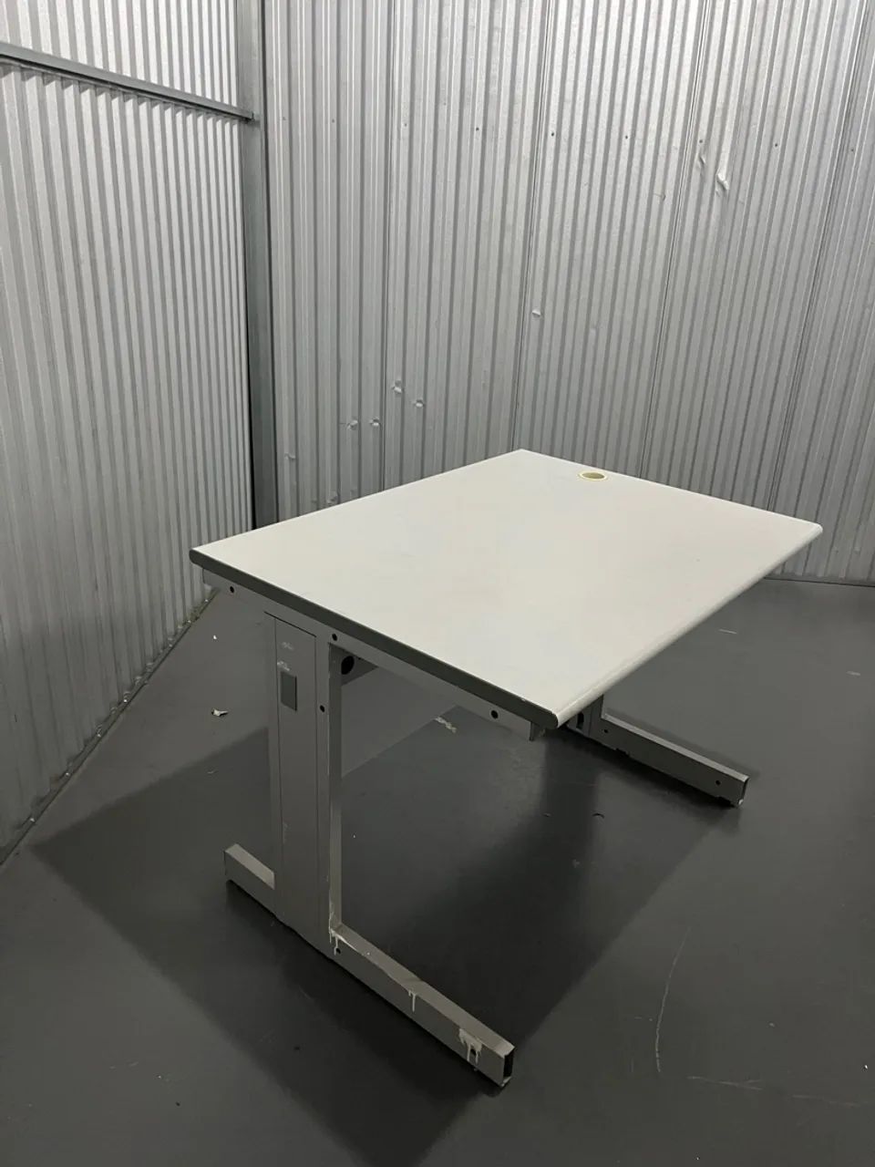 Mesa de escritório cinza - Foto 3