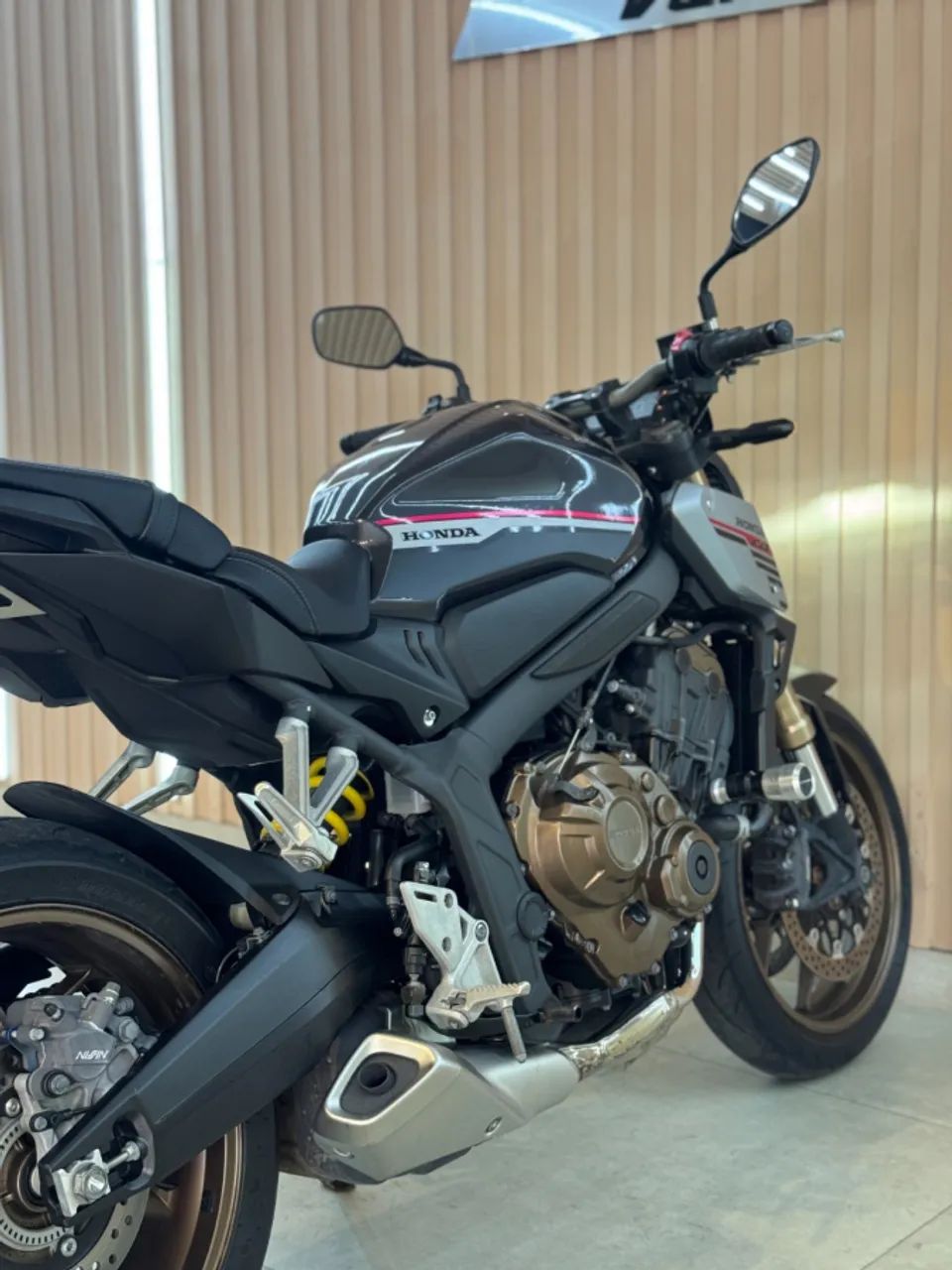 Honda CB 650R 2023 (APENAS 3.000 KM) - Foto 5