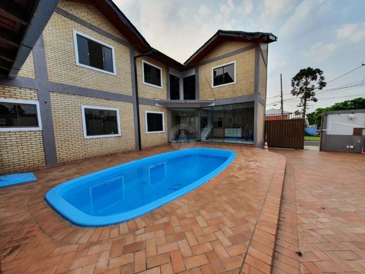 Sobrado com 4 quartos 2 Suítes, Garagem pra 5 carros, cozinha, área Gourmet, piscina - Foto 2