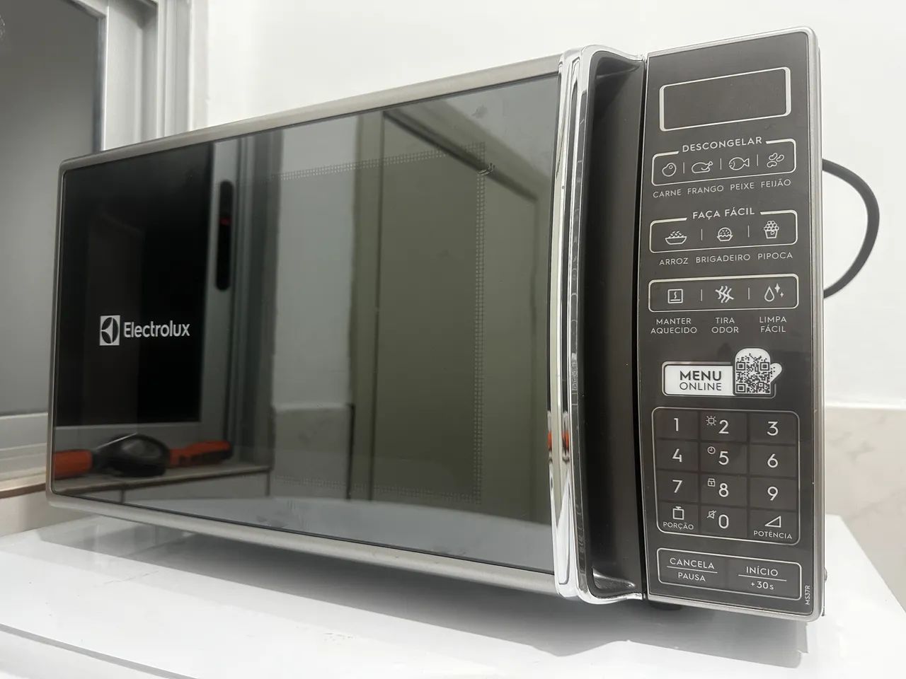 Microondas 27L Electrolux semi novo 