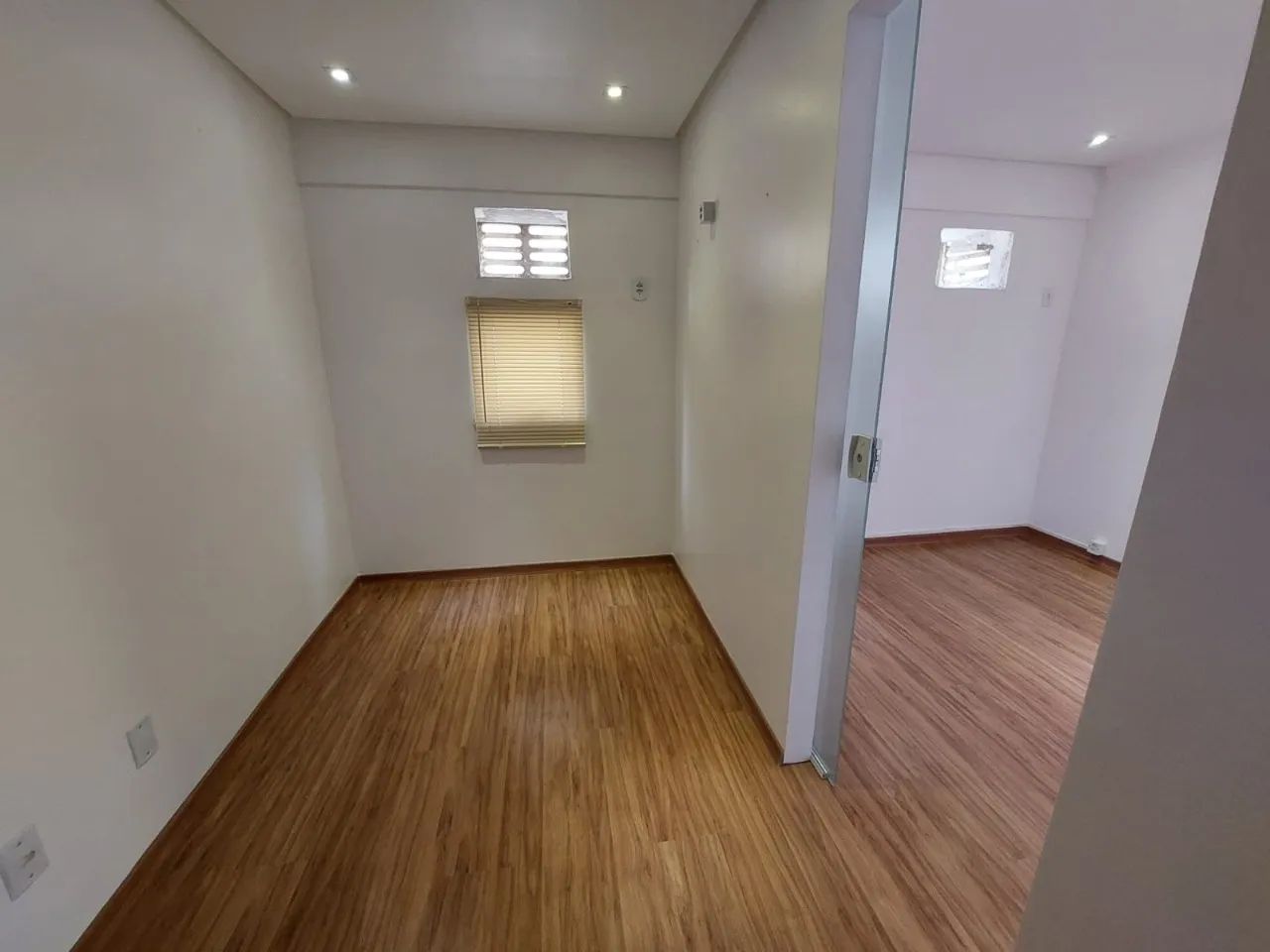 Sala comercial à venda em Salvador-BA, bairro Canela: 1 sala, 1 banheiro, 1 vaga, 25m² de  - Foto 4