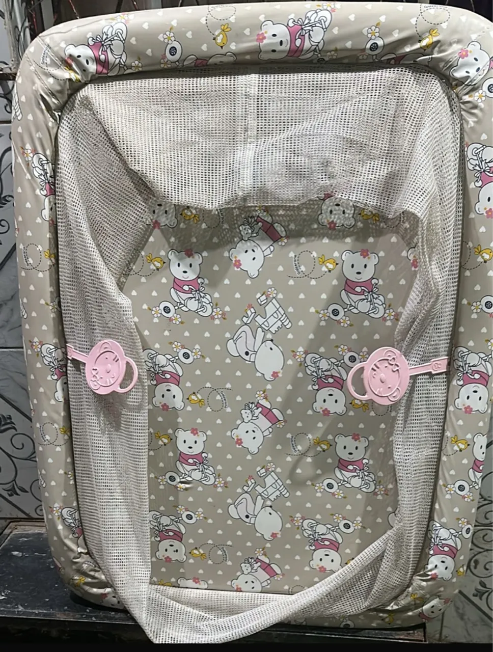 Trocador de bebê com estampa de ursinhos