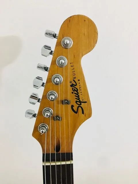 Guitarra Fender Squier Strat Bullet  - Foto 5
