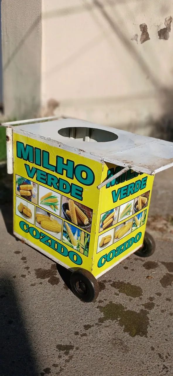 Carrinho de milho verde cozido