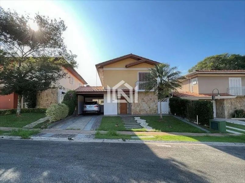Casa à venda condomínio Carmel.
