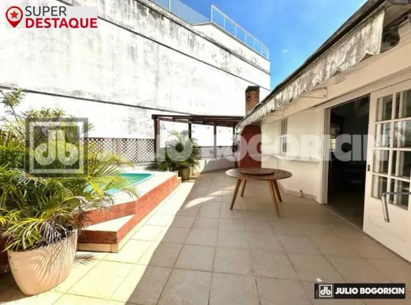 Imobiliária Julio Bogoricin vende cobertura na Lagoa Rua sem Saída