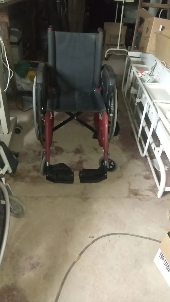 Cadeira de rodas em Alumínio, Dobrável rodas destacáveis ótimo estado, bem conservada