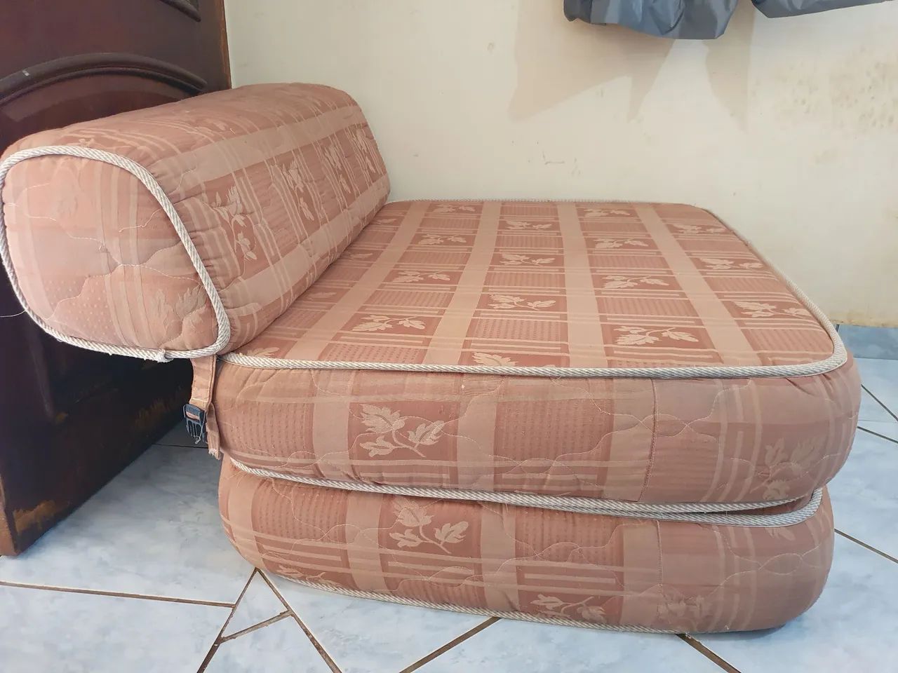 Sofá Cama 2 Lugares -  Conforto e praticidade! - Foto 5