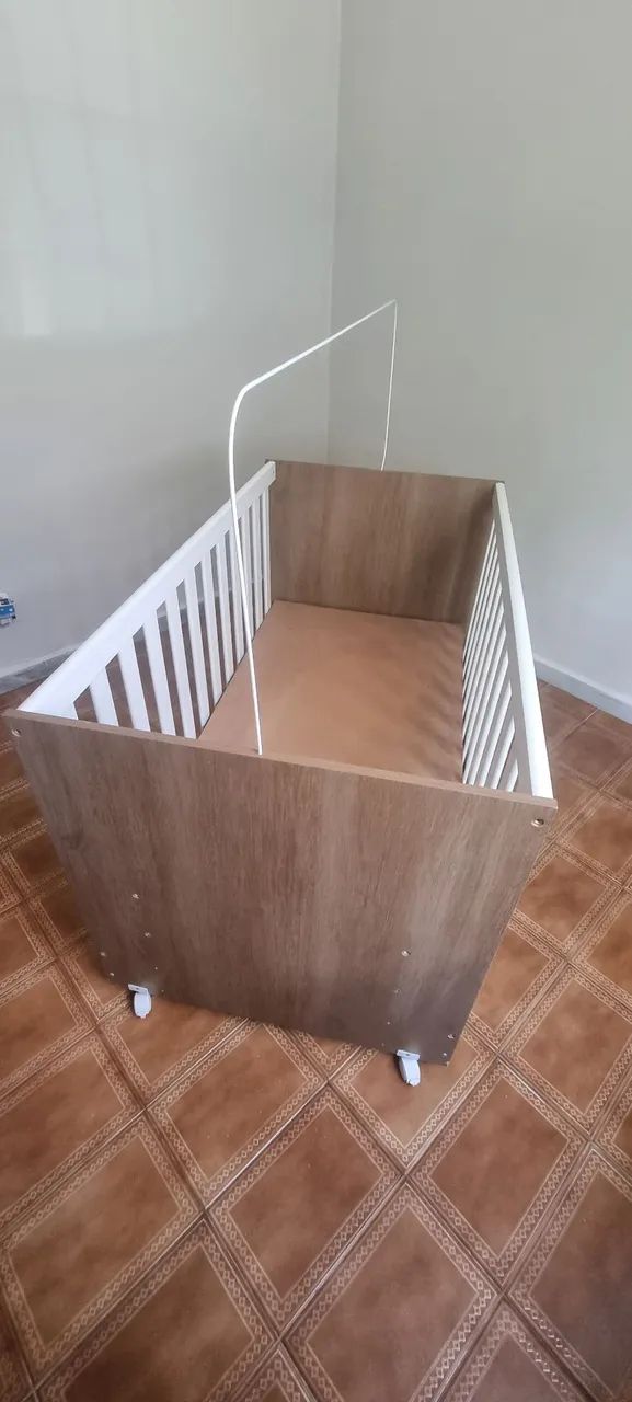 Berço de MDF branco com madeira  - Foto 3