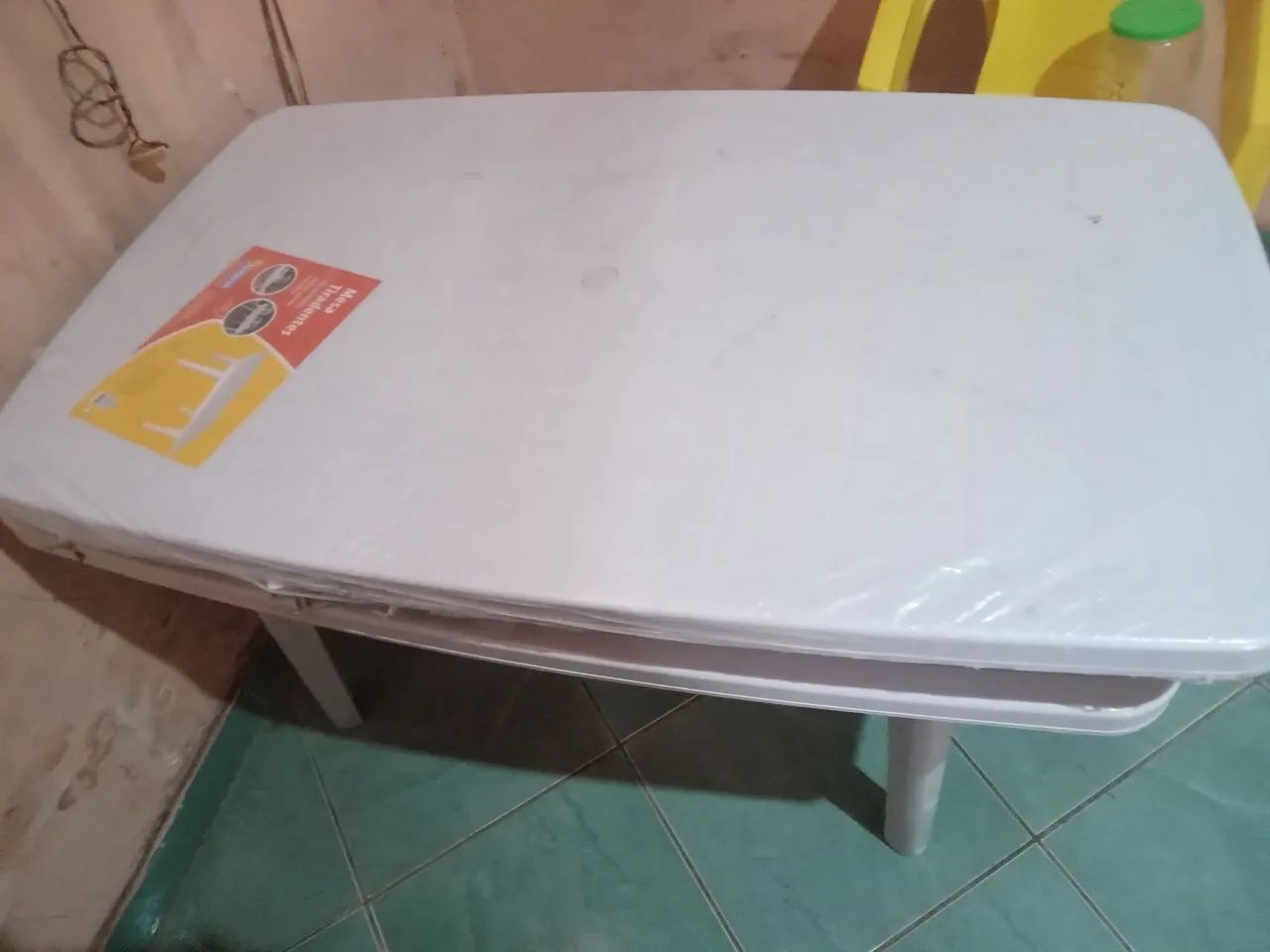 Mesa dobrável branca - ideal para qualquer ambiente! - Foto 3