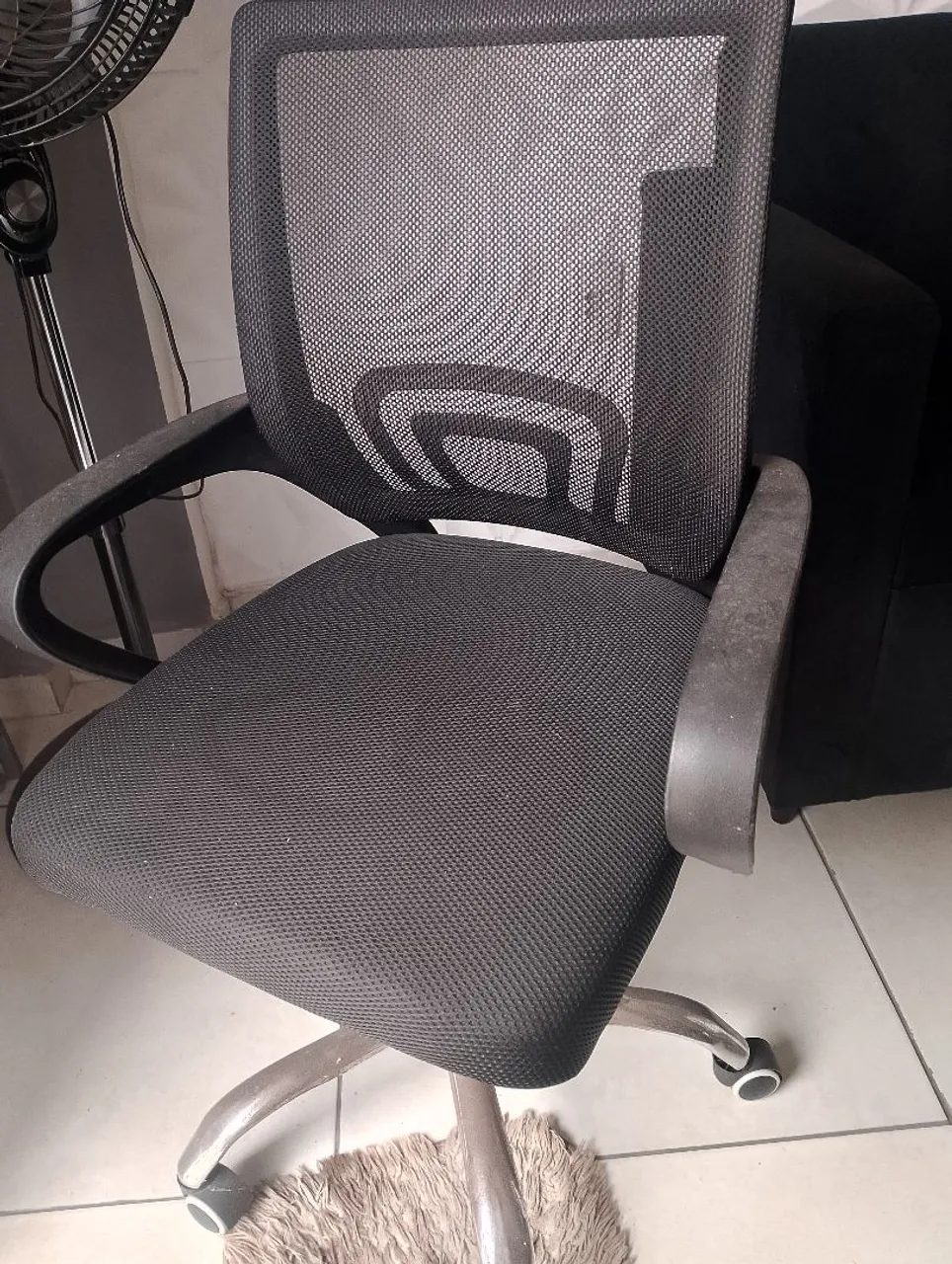 Cadeira de Escritório Ergonômica com Rodinhas