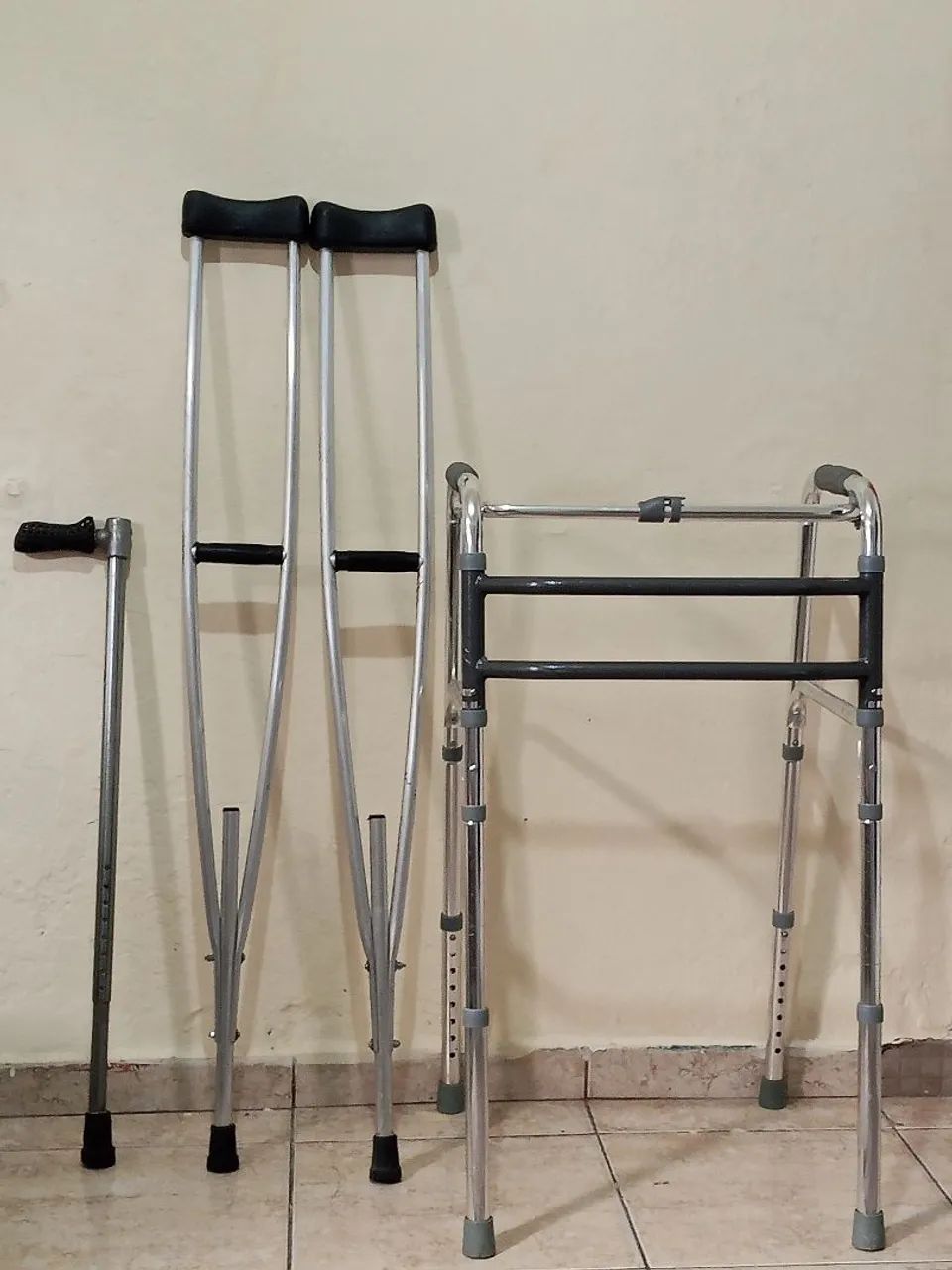 Andador alumínio adulto bengala e muleta - Foto 2