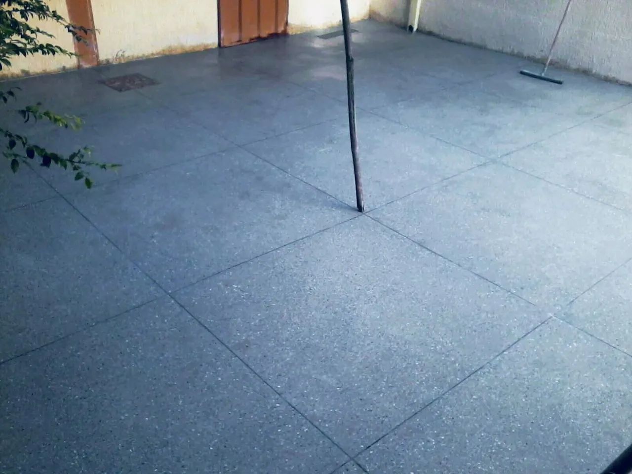 Piso feito de granilite resistente a sol e chuva  - Foto 3