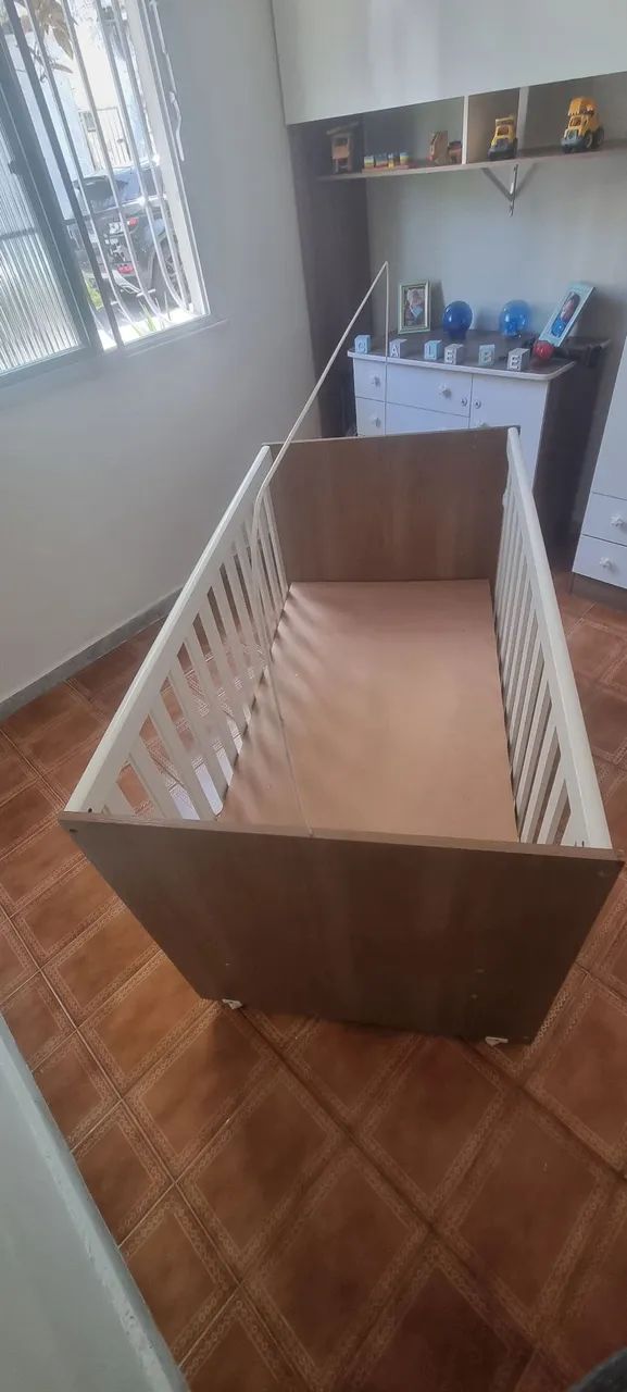 Berço de MDF branco com madeira  - Foto 4