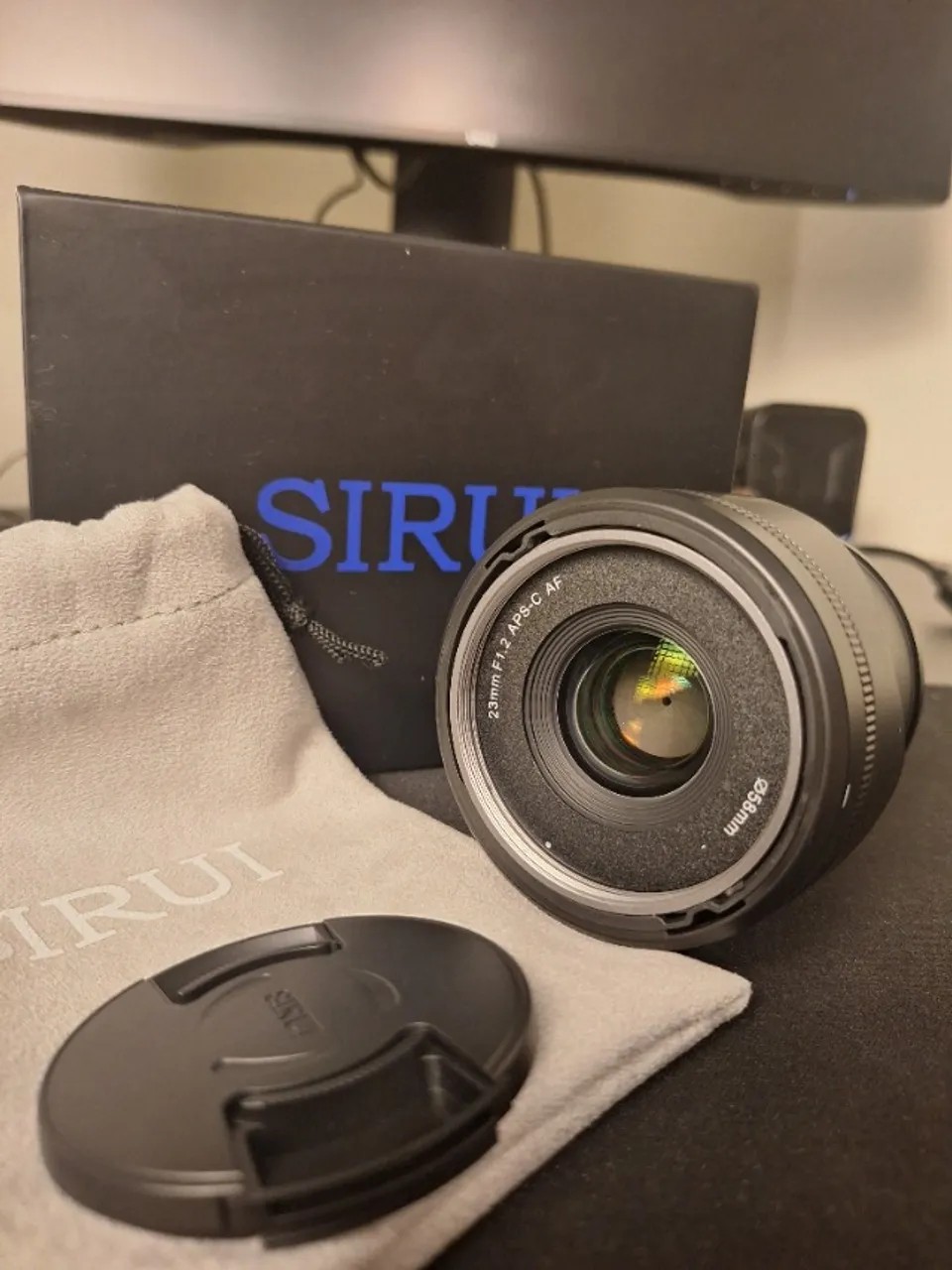 Lente Sirui 23 mm NOVA