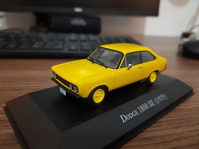Miniatura Dodge 1800 SE (Polara) 1:43 com acrílico