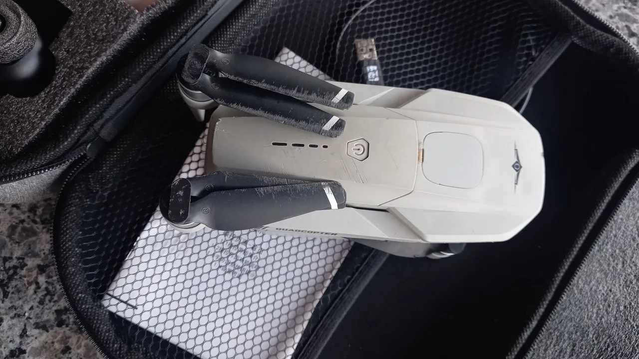 Vendo Drone KFPLAN KF102 com câmera e 1 bateria