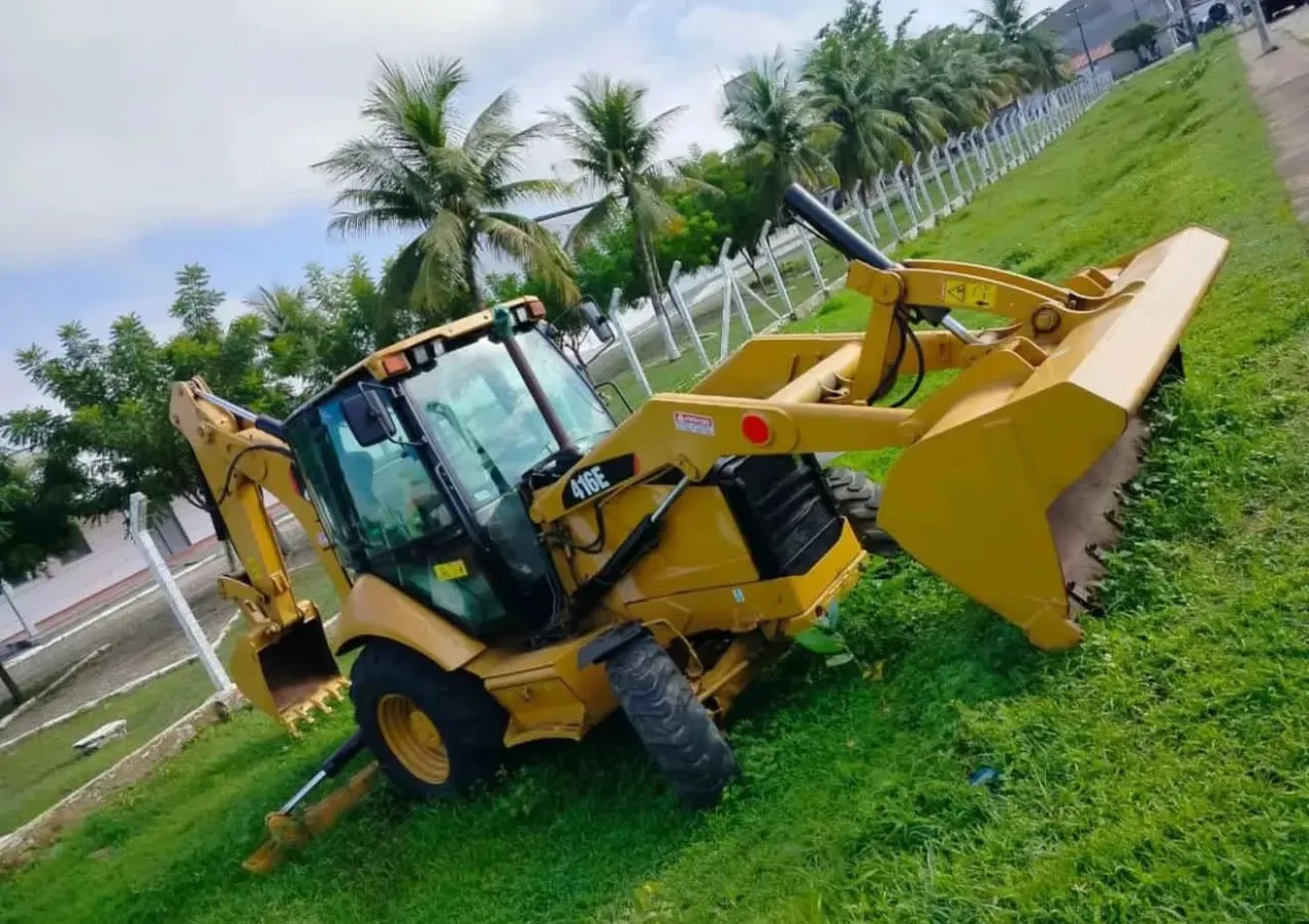 Retroescavadeira Caterpillar 416E
