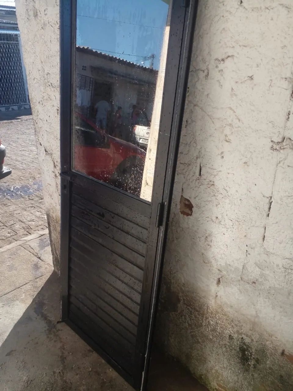 Porta de alumínio com vidro - Seminova - Foto 4