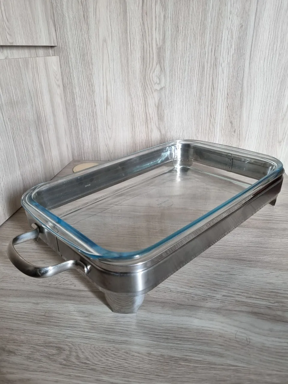 Forma de vidro com moldura de aço inox