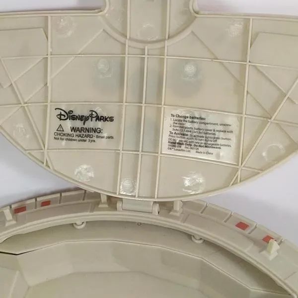 NAVE ESPACIAL MILLENIUM FALCON com luzes, da saga Guerra nas Estrelas  - Foto 5
