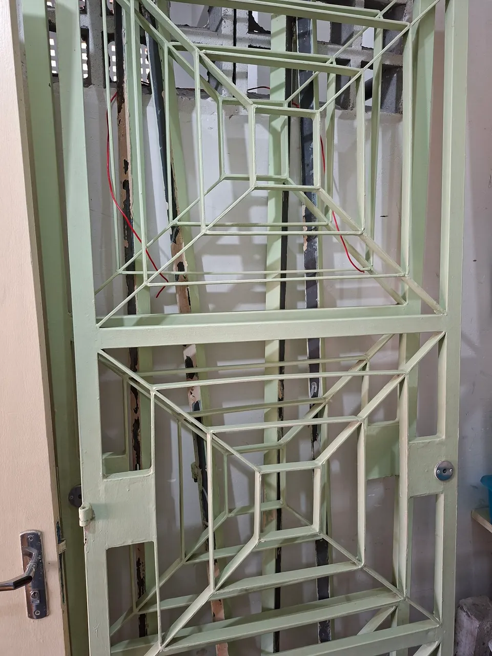 Grade de proteção para porta de 80 ja com fechadura tetra