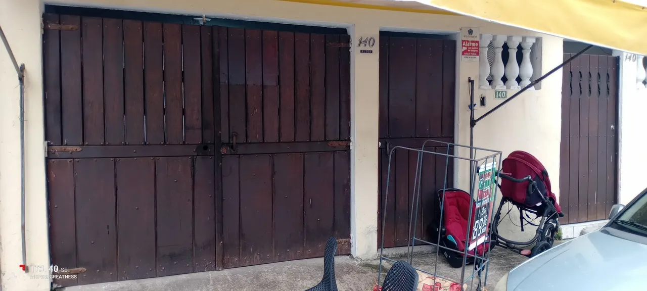 Portas de madeira maciça para garagem