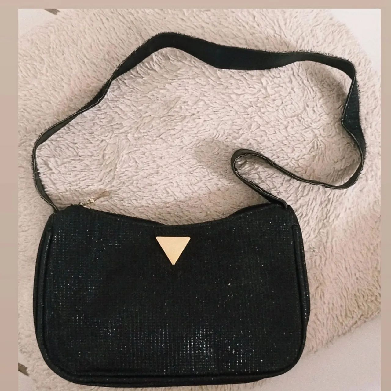 Bolsa preta com brilho sútil!! - Foto 2