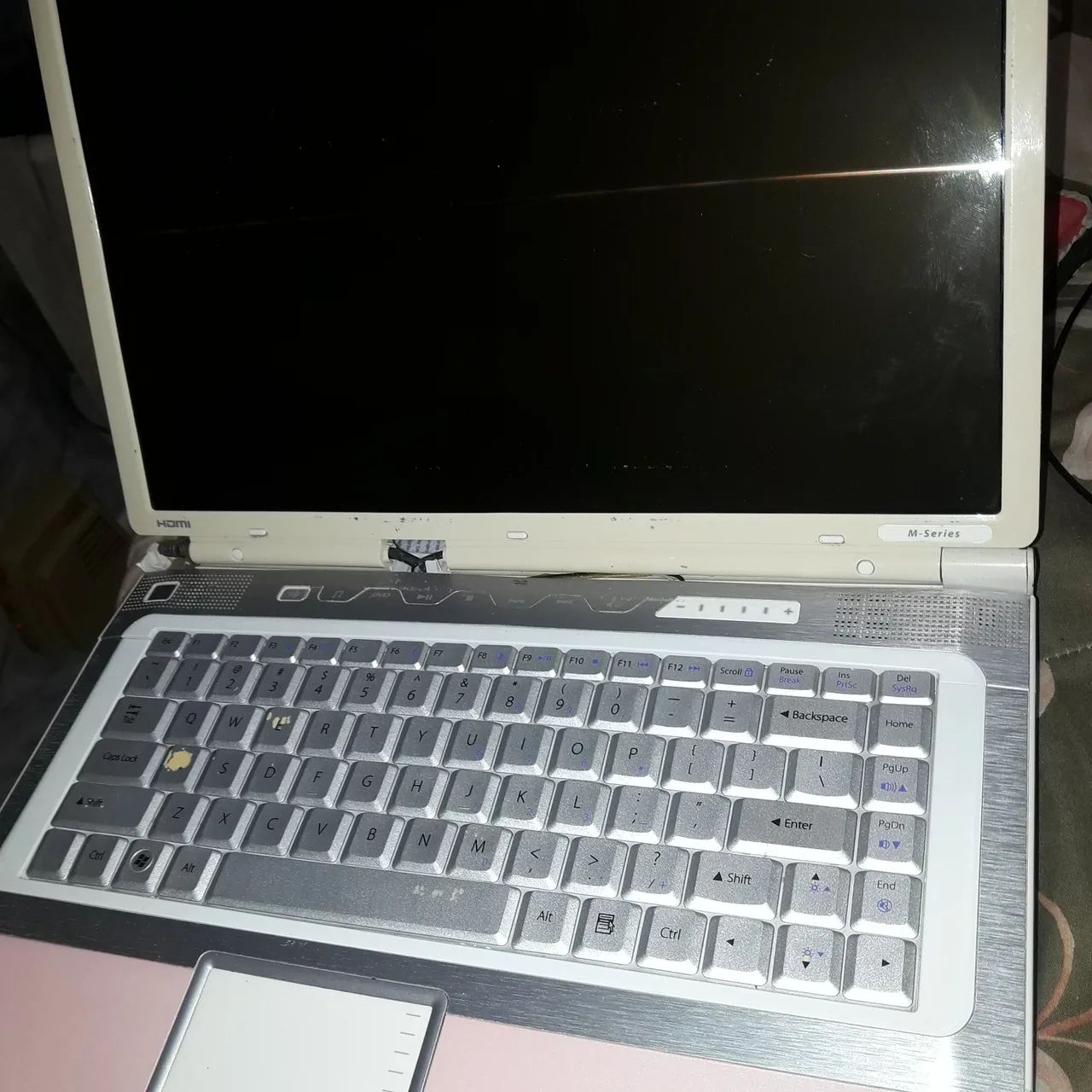 Notebook Gateway com defeito,para retirar peças 