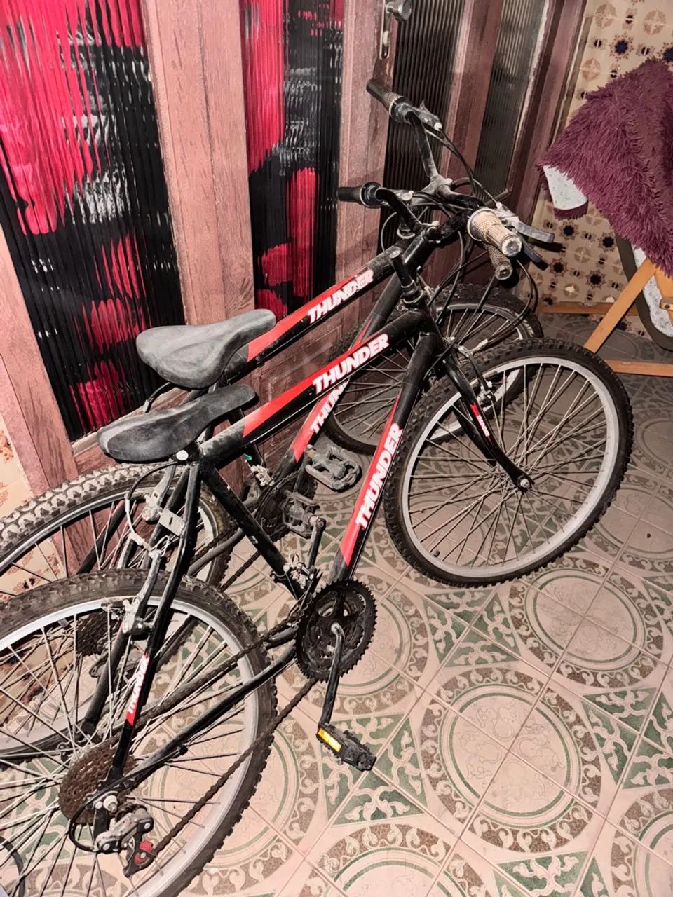 Bicicleta Thunder com Marchas (estão apenas sujas) 0 KM  - Foto 2